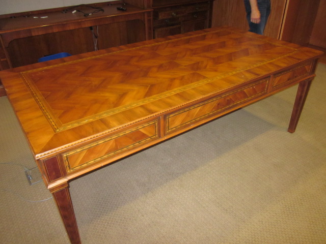 D12016C - Traditional Table Desk