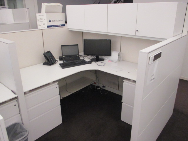 W6081 - Knoll Used Cubicles