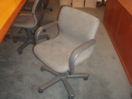 Knoll Bulldog conference Chairs