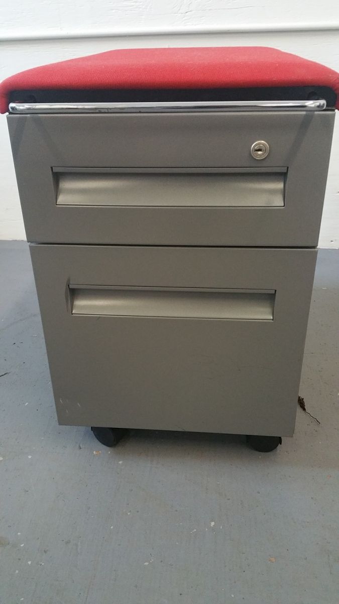 F6105C - Steelcase Mobile Pedestals