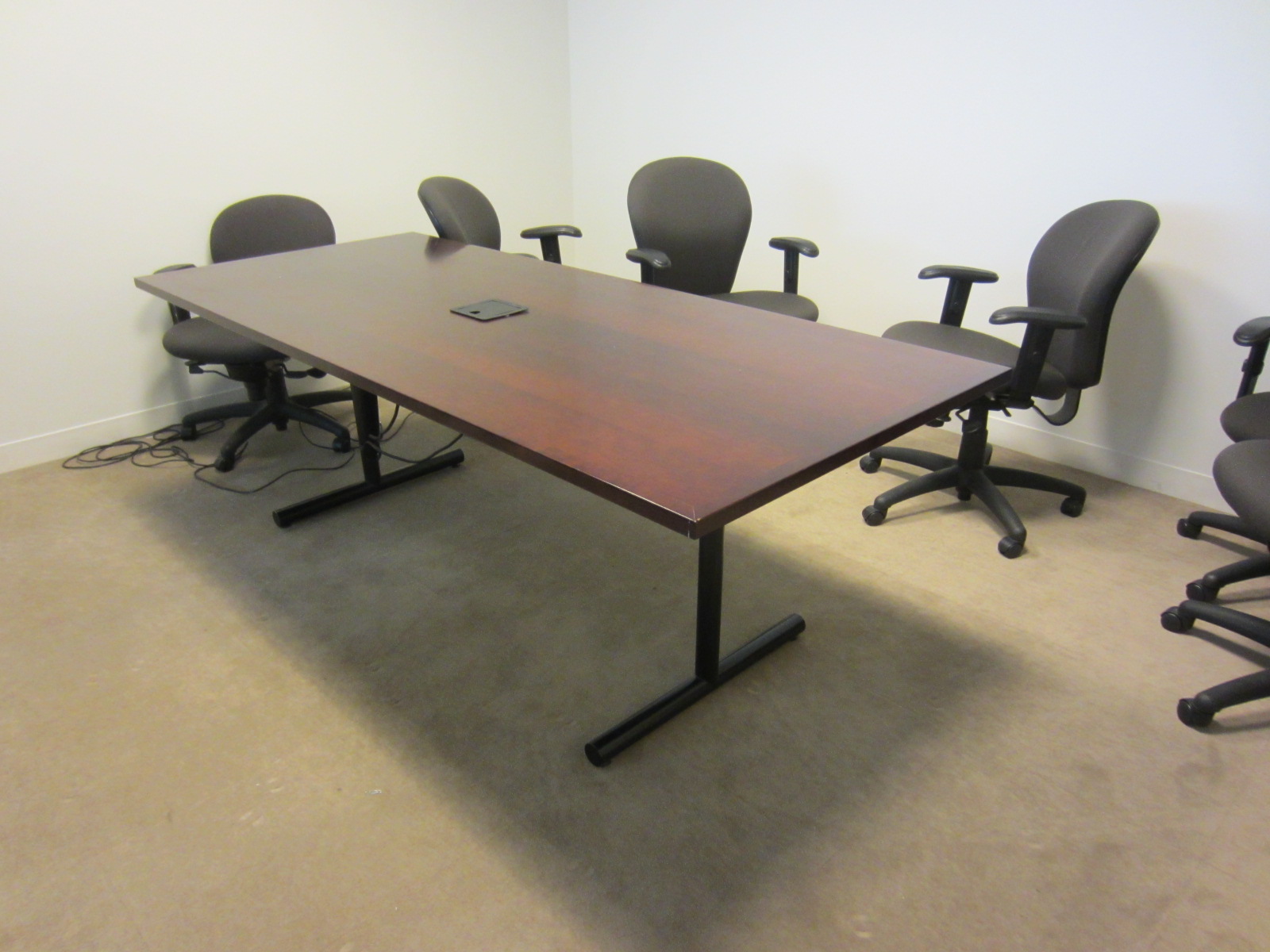 T9560C - Versteel Meeting Table