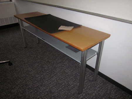 T3424 - Maple Table