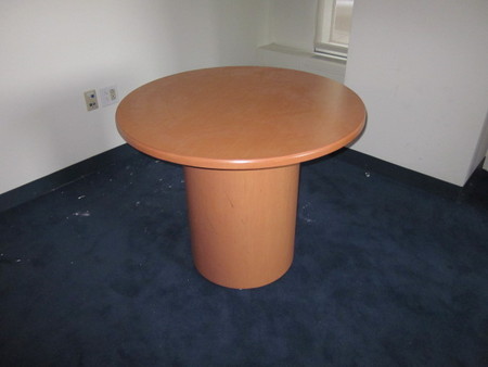 Knoll Round Tables