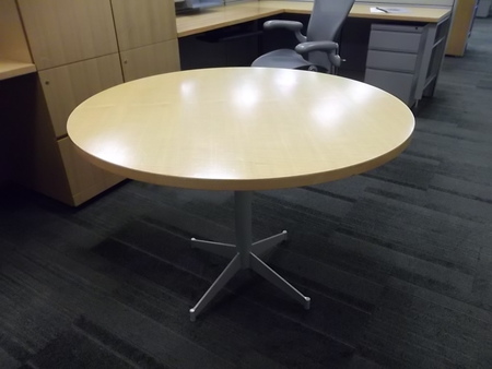 T3168 - Herman Miller Round Table