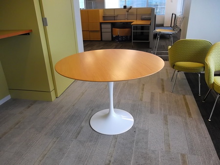 T3171 - Knoll 42" Round Table