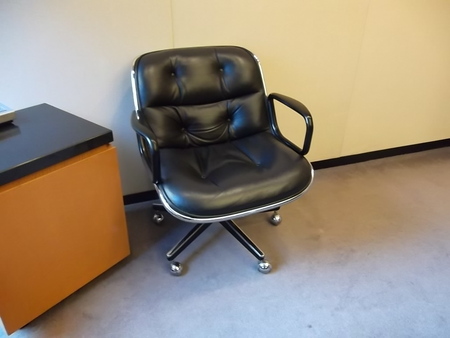 C3456 - Knoll Black Leather Seating