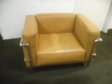 R2870 - Leather Club Chair