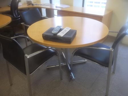 T3535 - Maple Round Tables