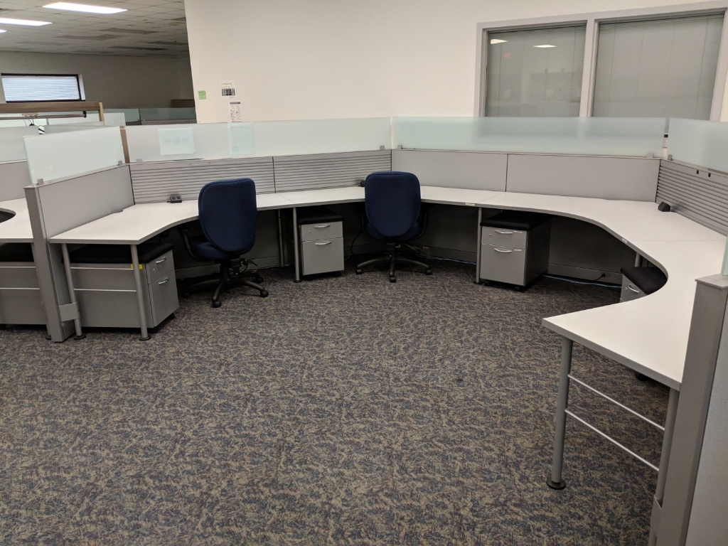 W6135 - Steelcase Answer Workstations