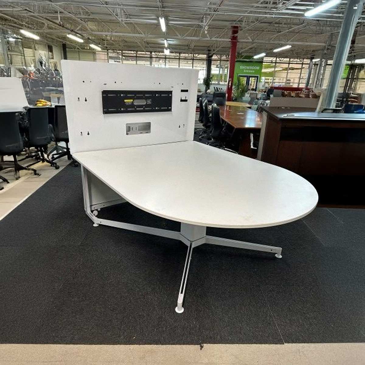T12400 - Media:scape Meeting table by Steelcase