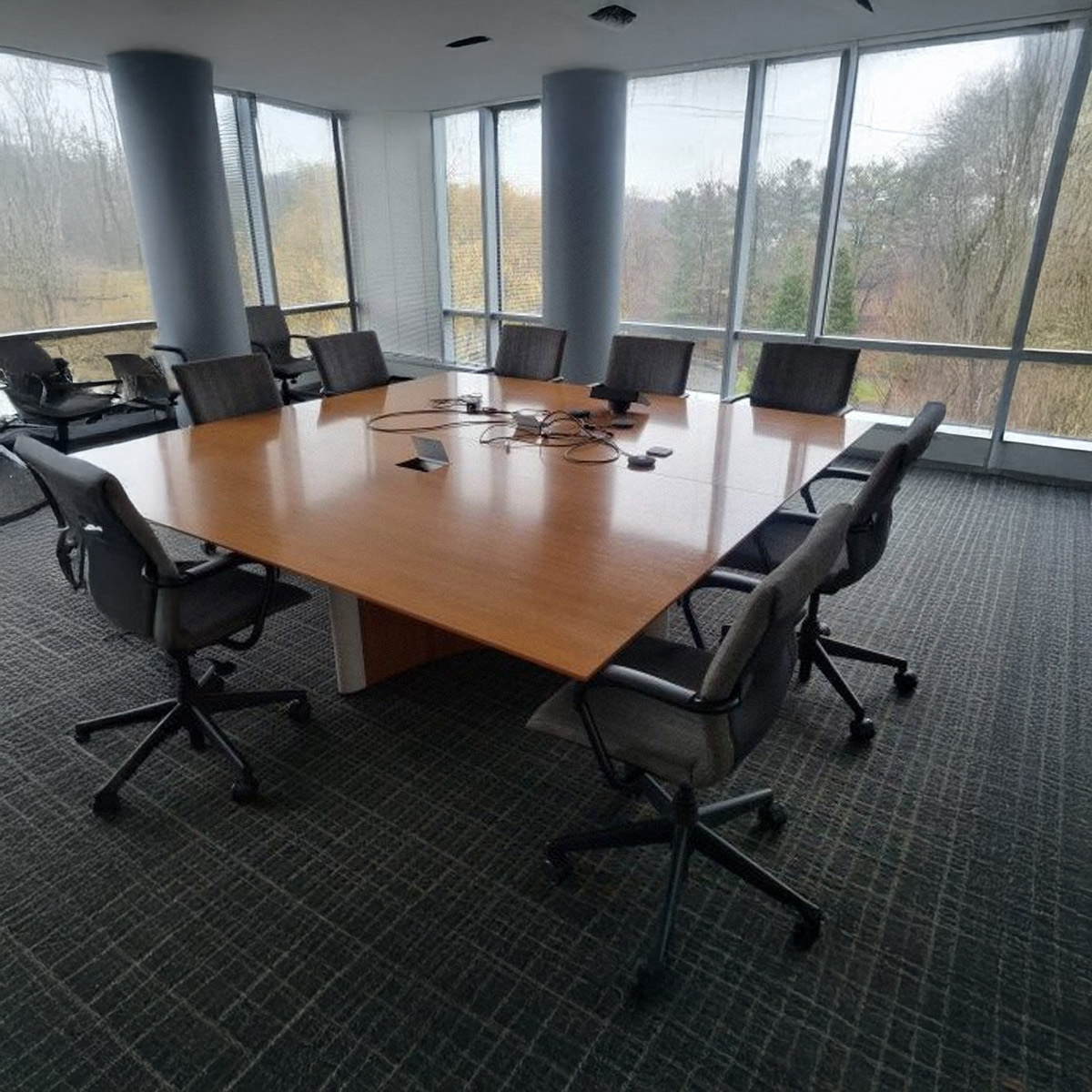 T12426 - Neinkamper  Meeting Table