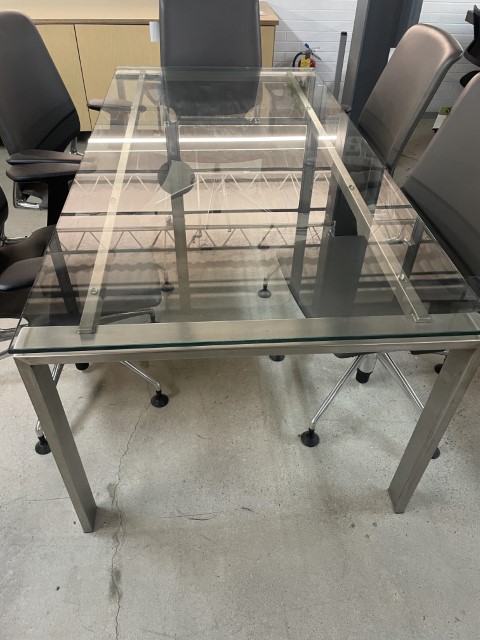 T12332 - 6' Glass Meeting Table