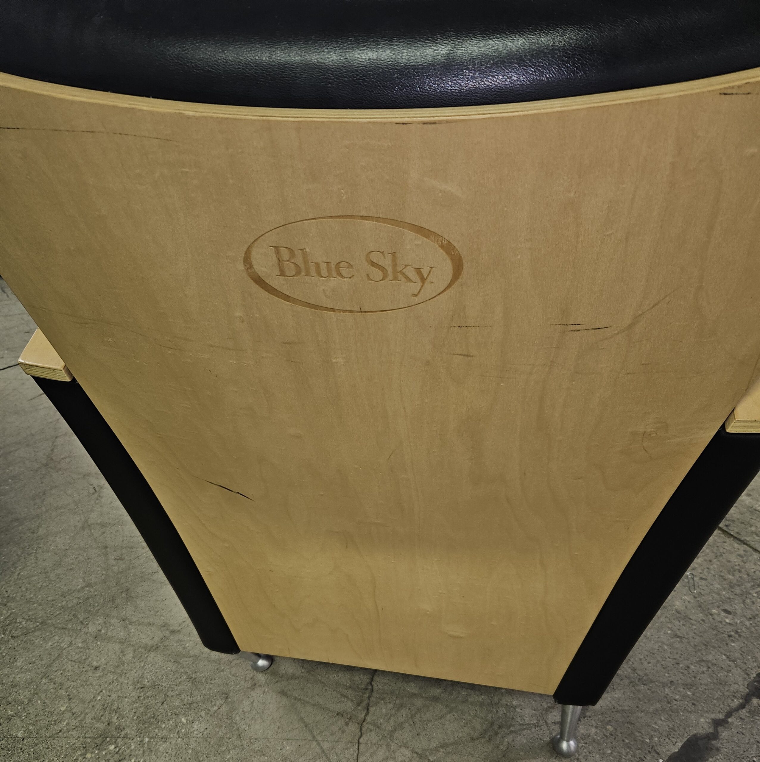 Leather Club with Tablet Arm