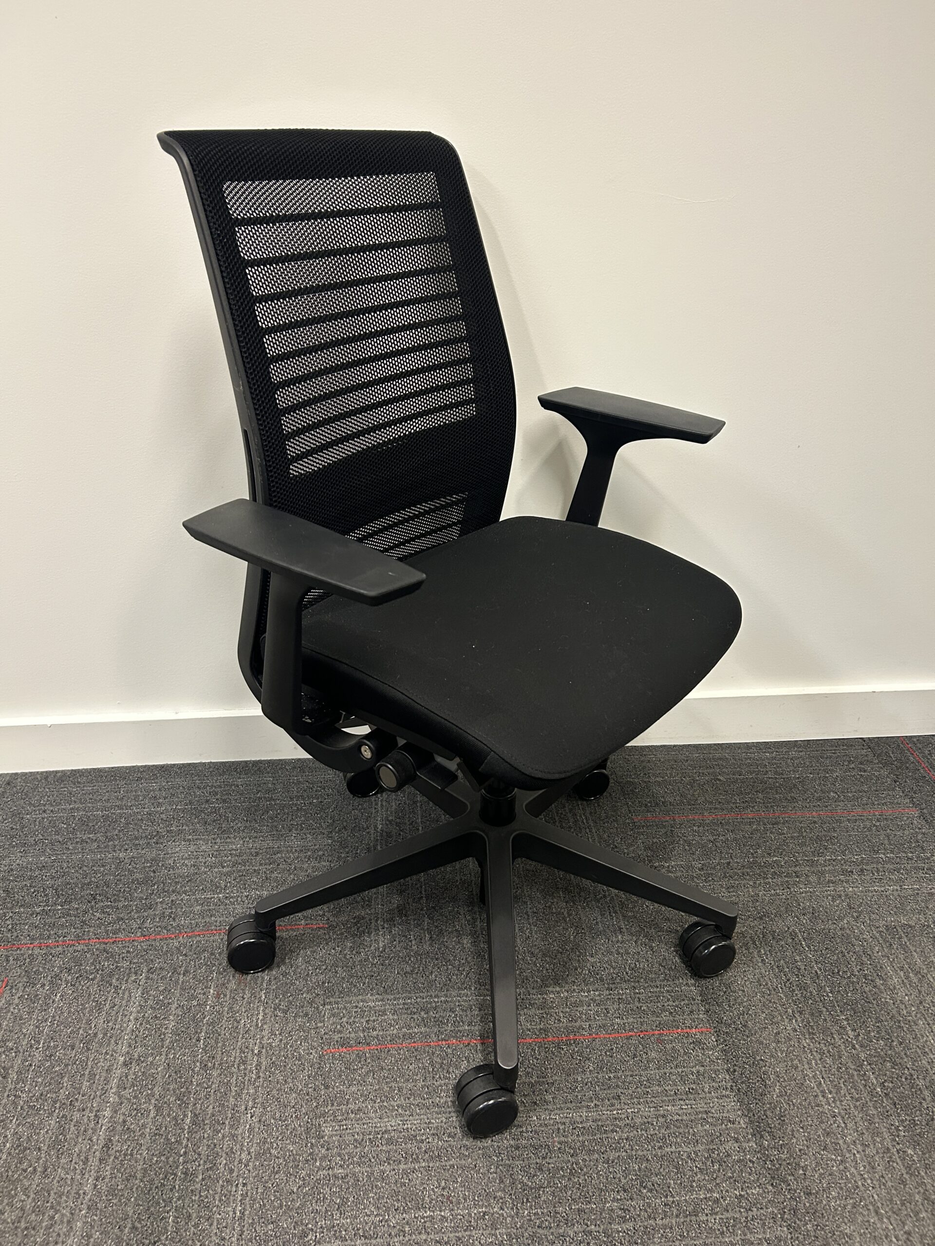 Steelcase Think V2 Chair