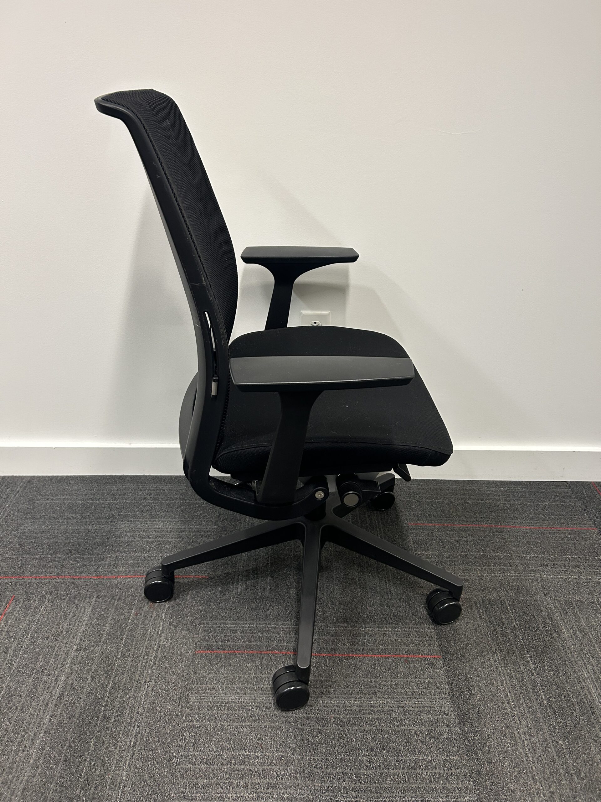 Steelcase Think V2 Chair