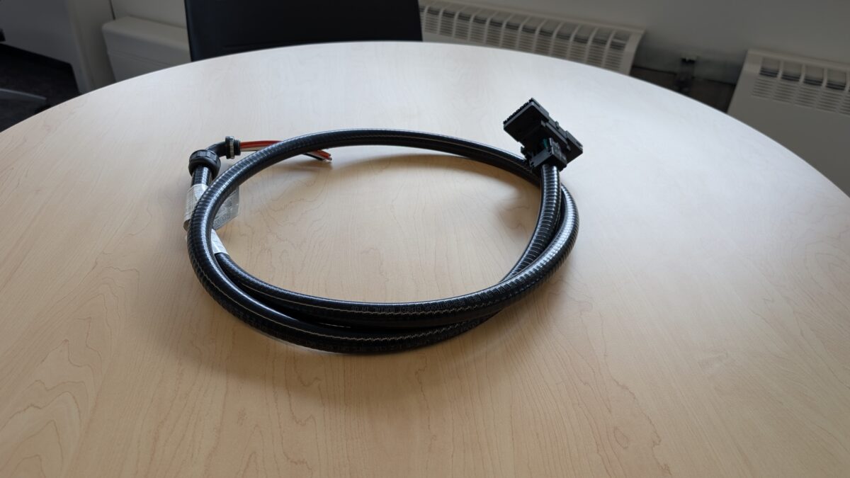 PXL 20251204 182111610