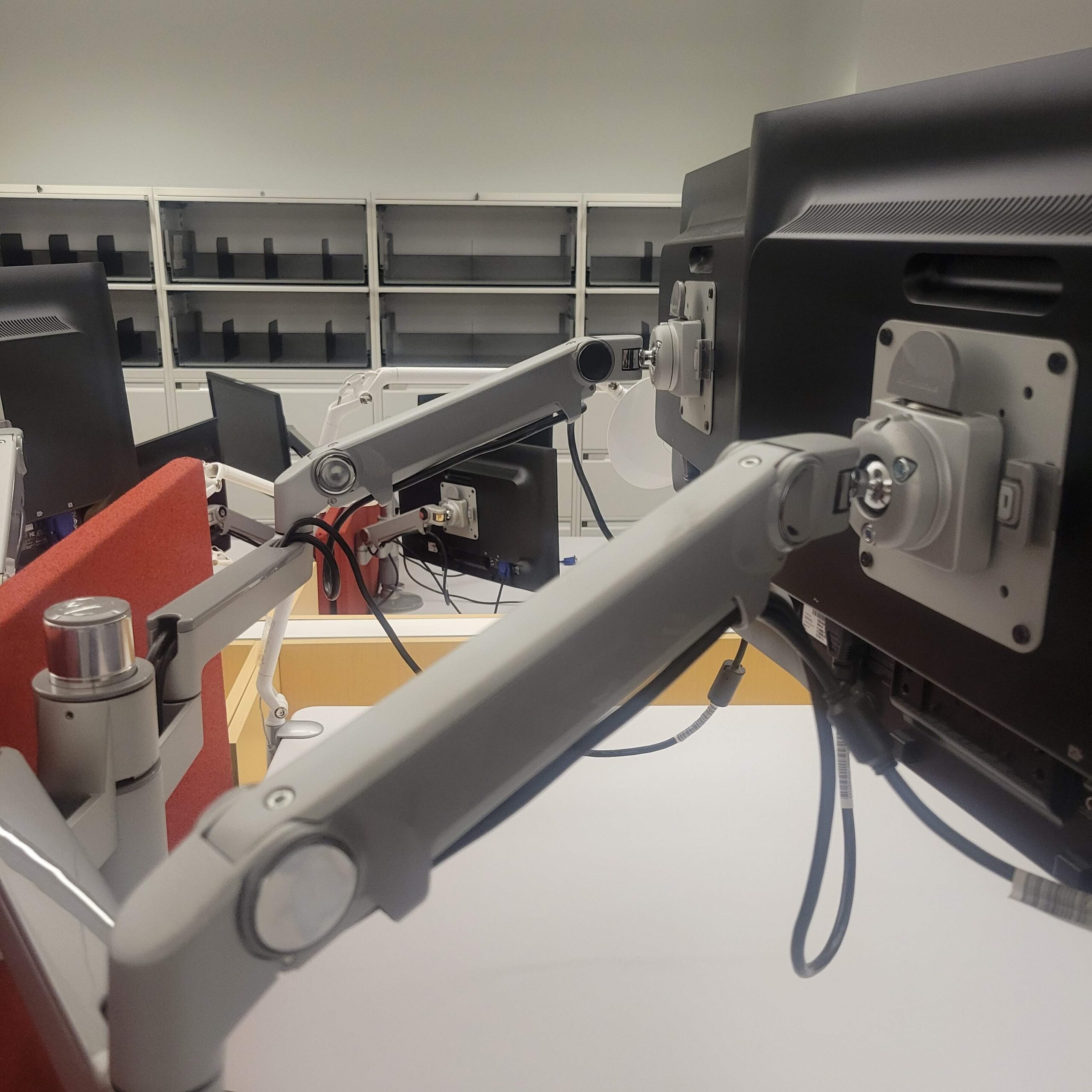 Humanscale M/Flex Dual Monitor Arm