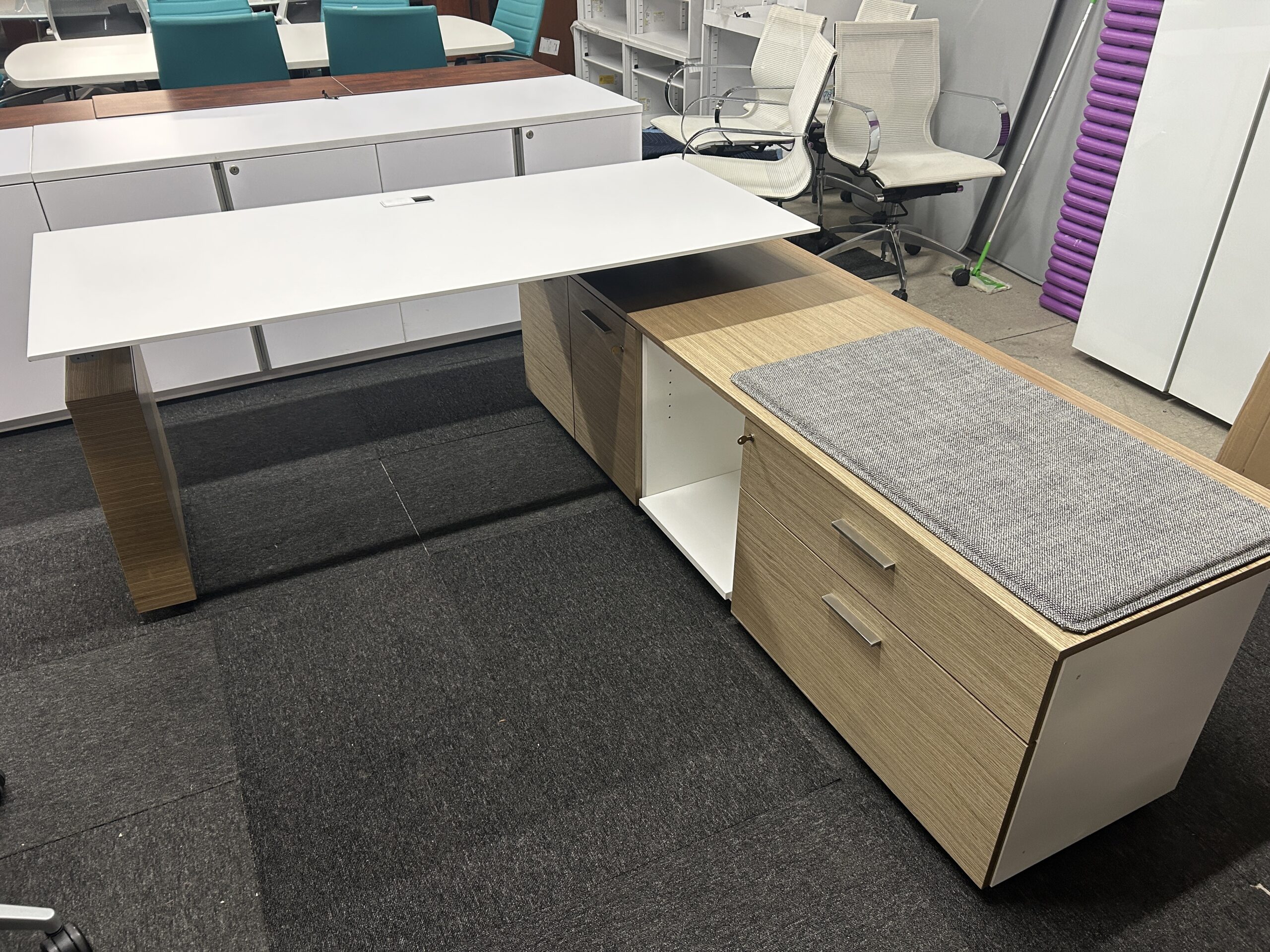 Geiger L‑Shape Sit‑Stand Desk Set