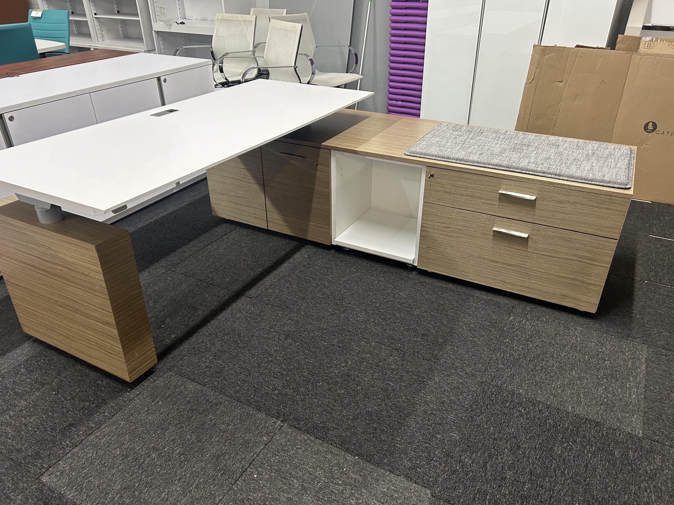 Geiger L‑Shape Sit‑Stand Desk Set