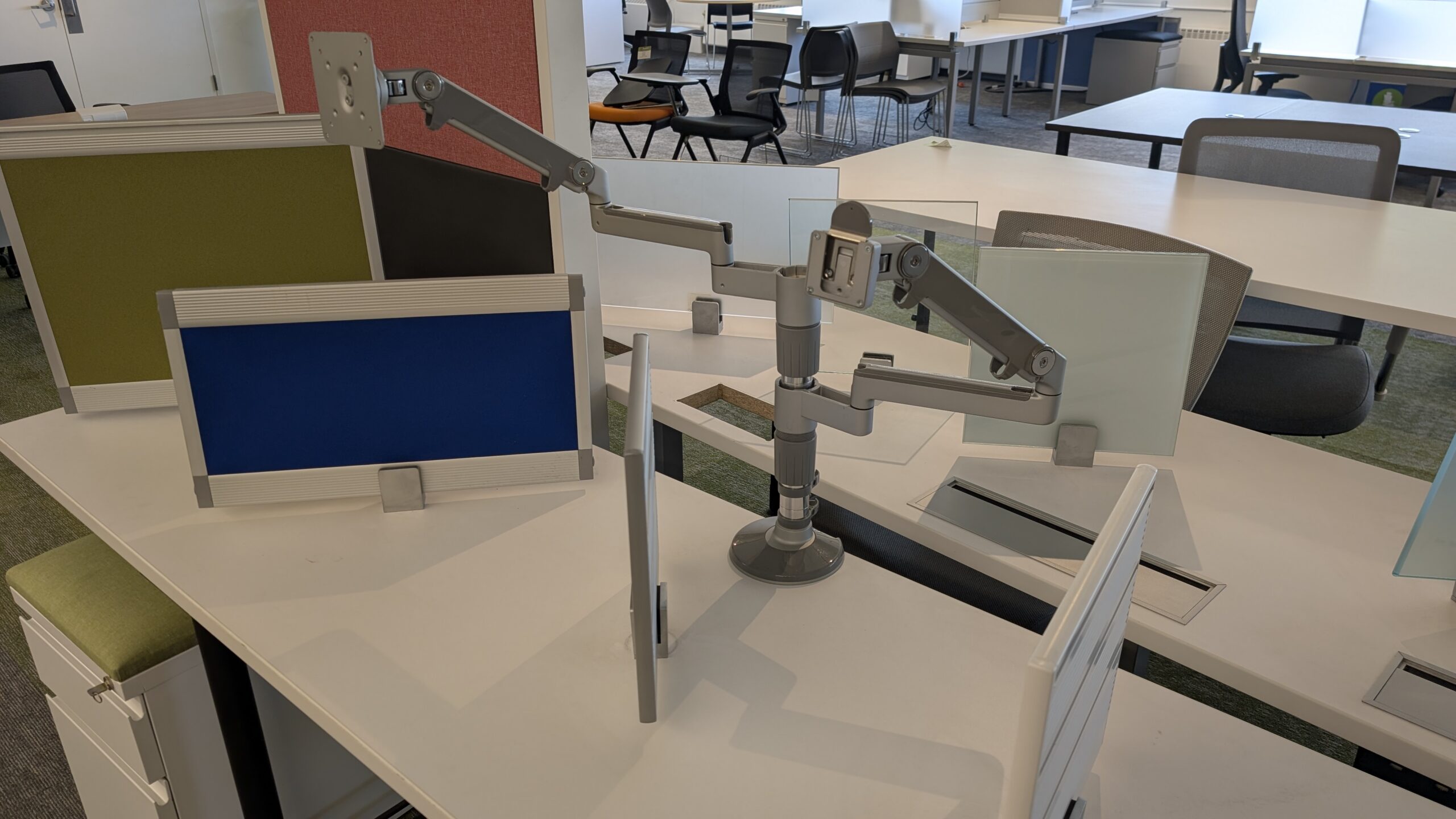 Humanscale M/Flex Dual Monitor Arm