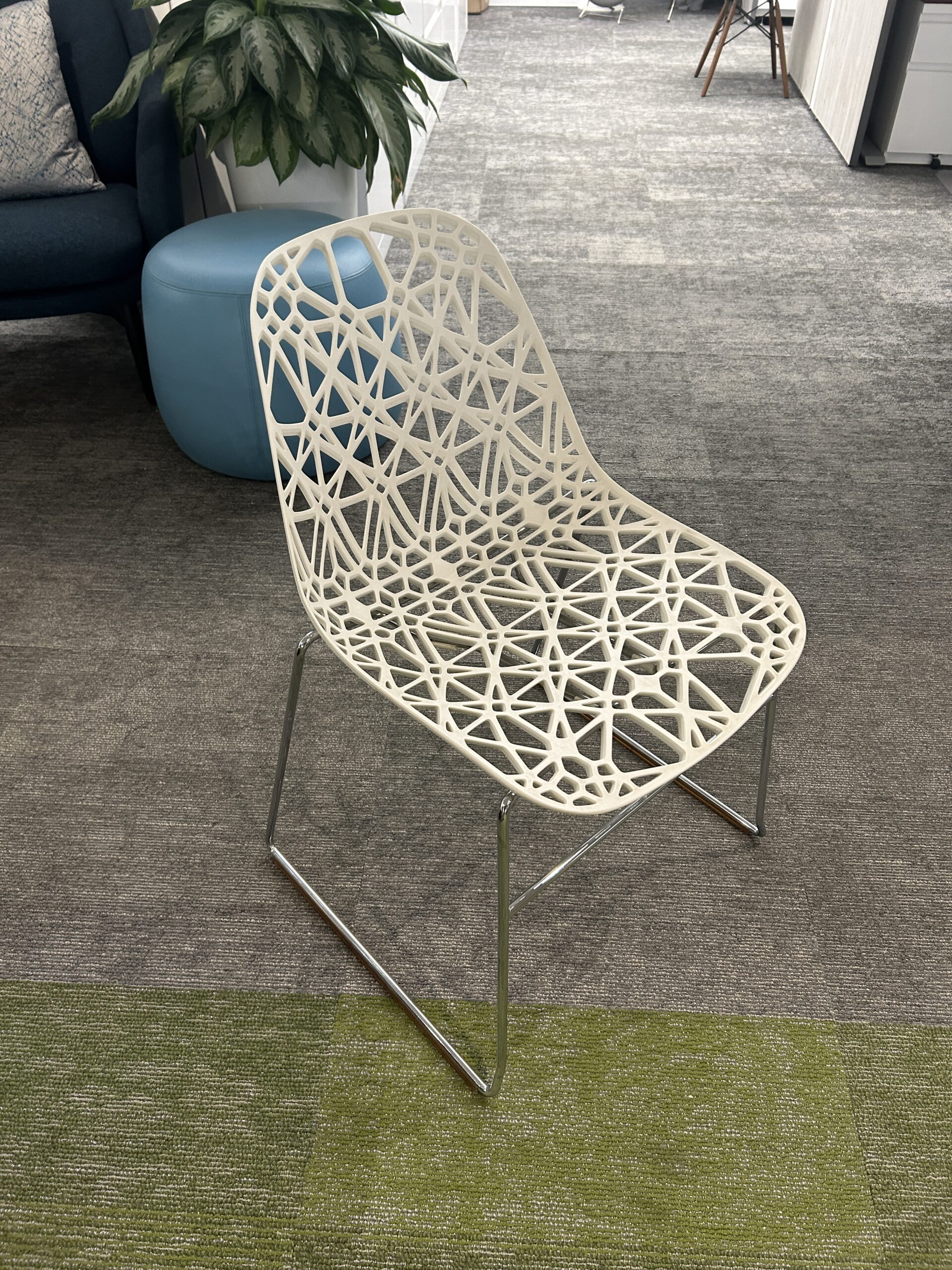 White Crassevig Side Chair