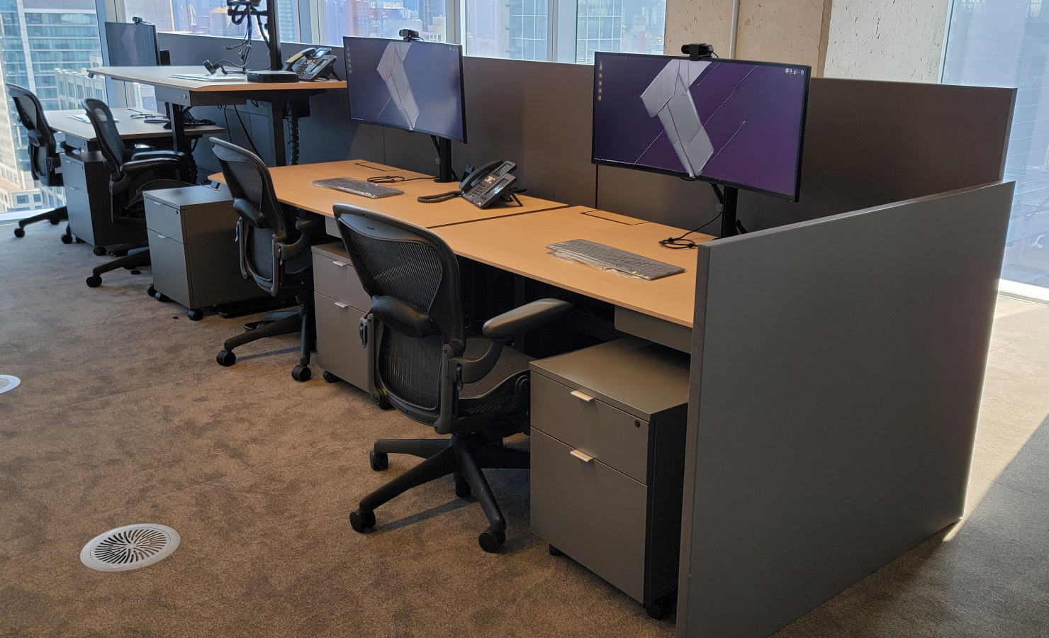 Height-Adjustable Benching Stations