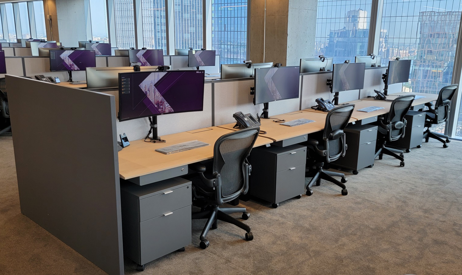 Height-Adjustable Benching Stations