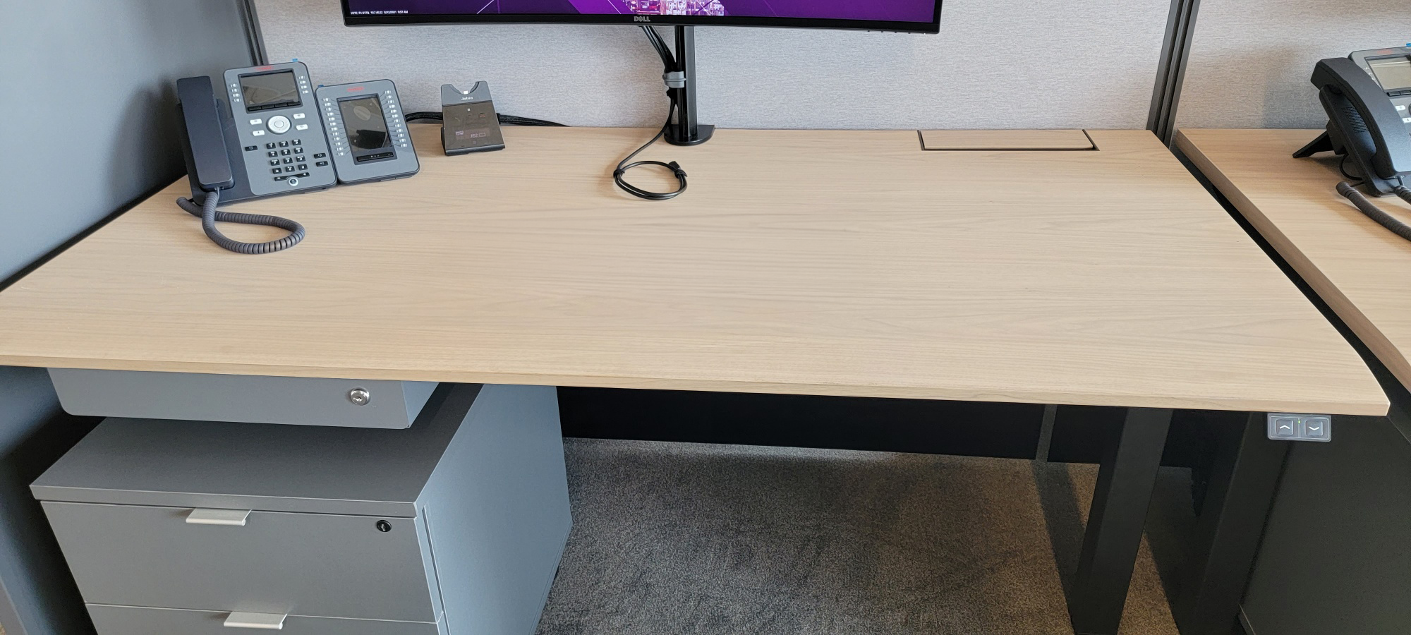 Height-Adjustable Benching Stations