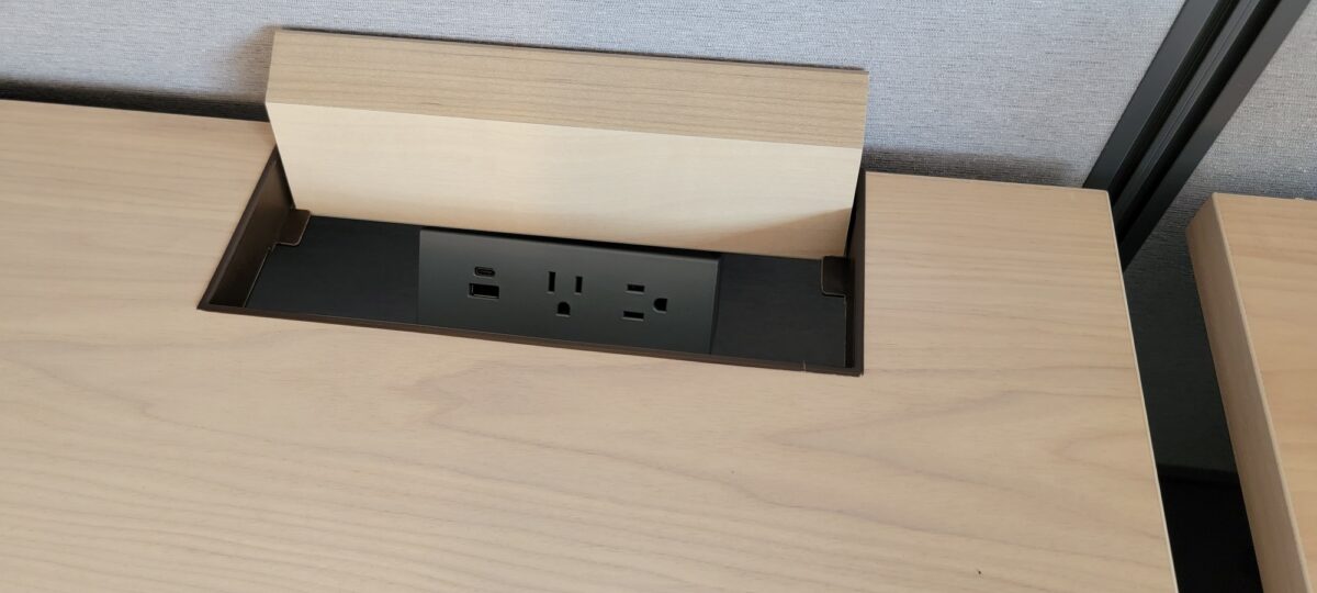 Height-Adjustable Benching Stations photo