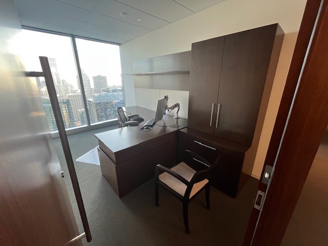 Geiger L‑Shape Sit‑Stand Desk Set