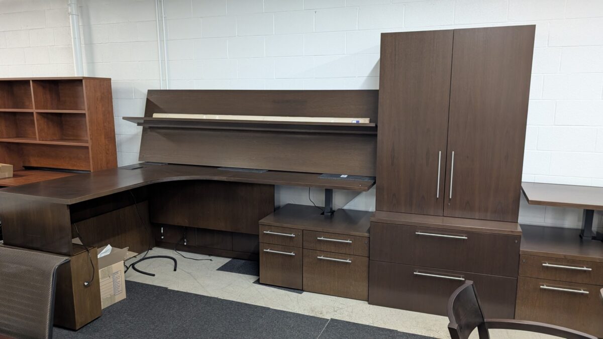 Geiger L‑Shape Sit‑Stand Desk Set photo