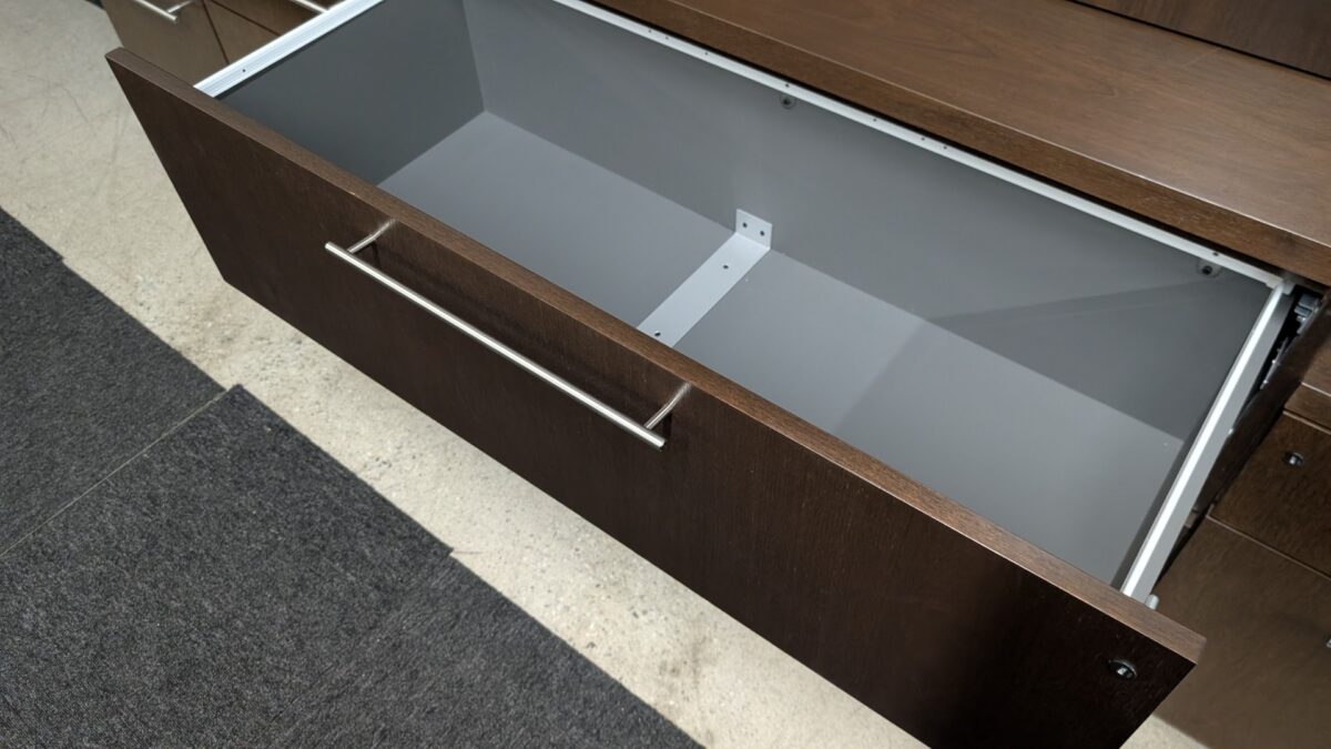Geiger L‑Shape Sit‑Stand Desk Set photo