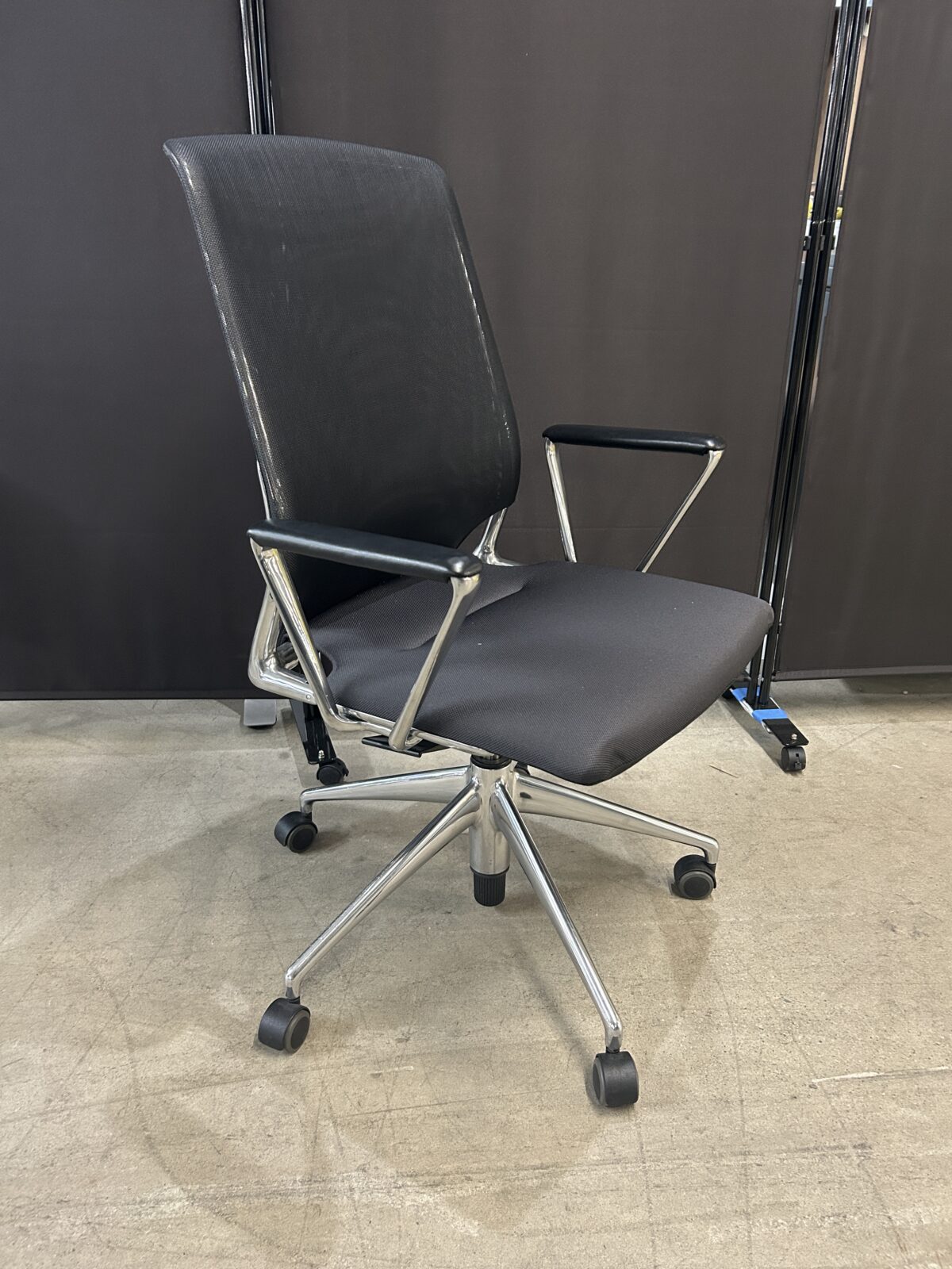 Vitra Meda Mesh Task Chair photo
