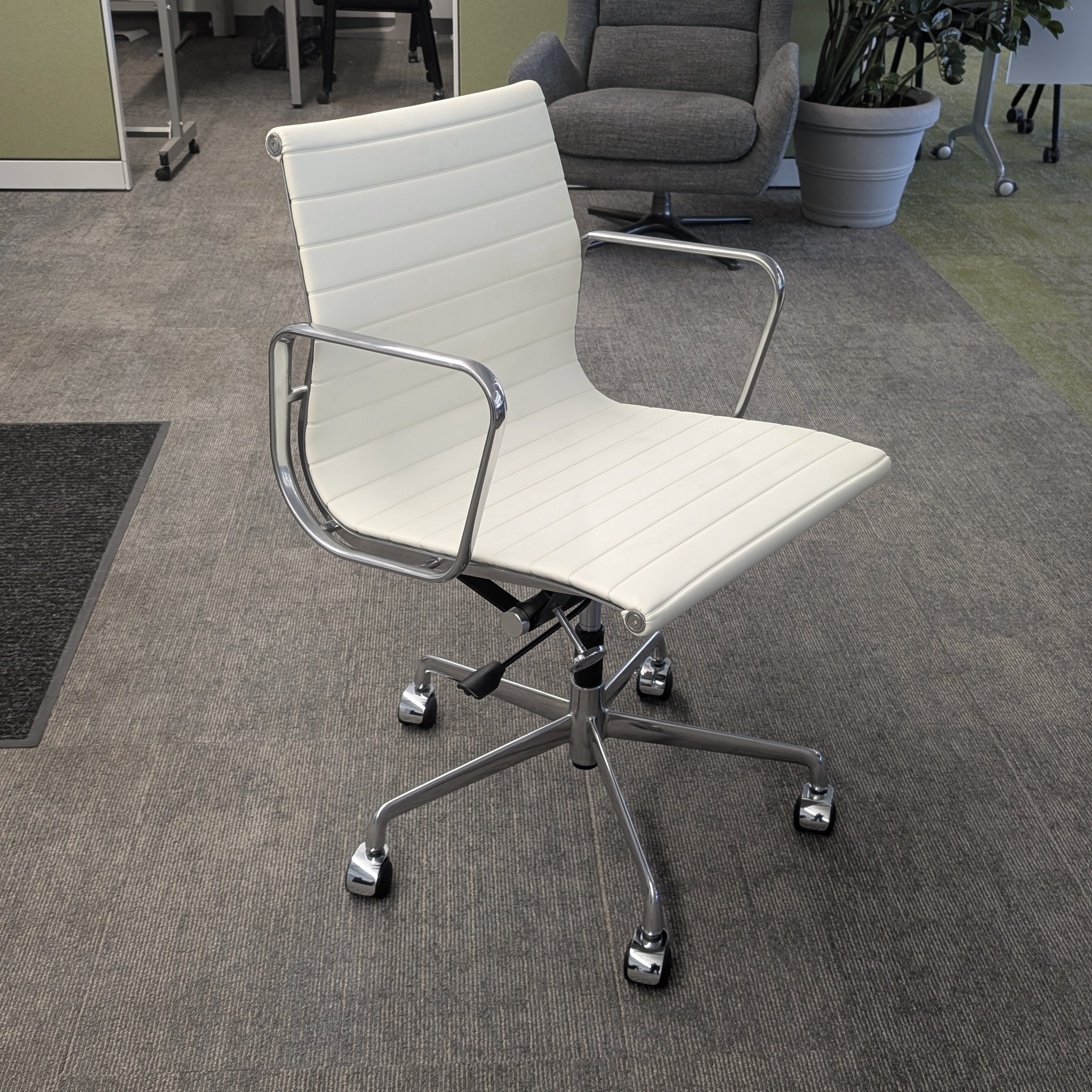 Mid-Back Conference Chair with Aluminum Frame