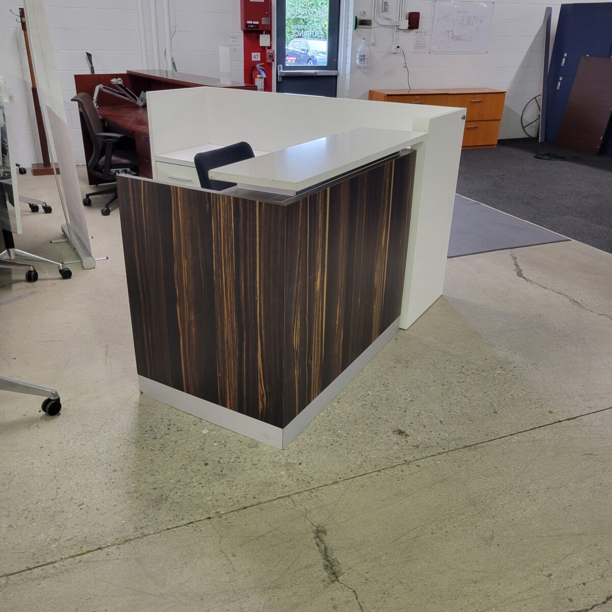 Arnold L-Shape Desk photo