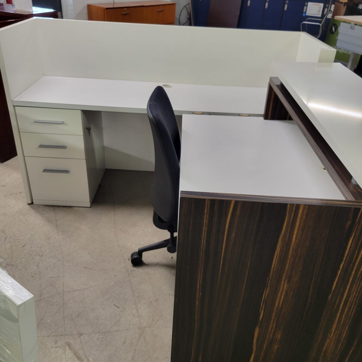 Arnold L-Shape Desk photo