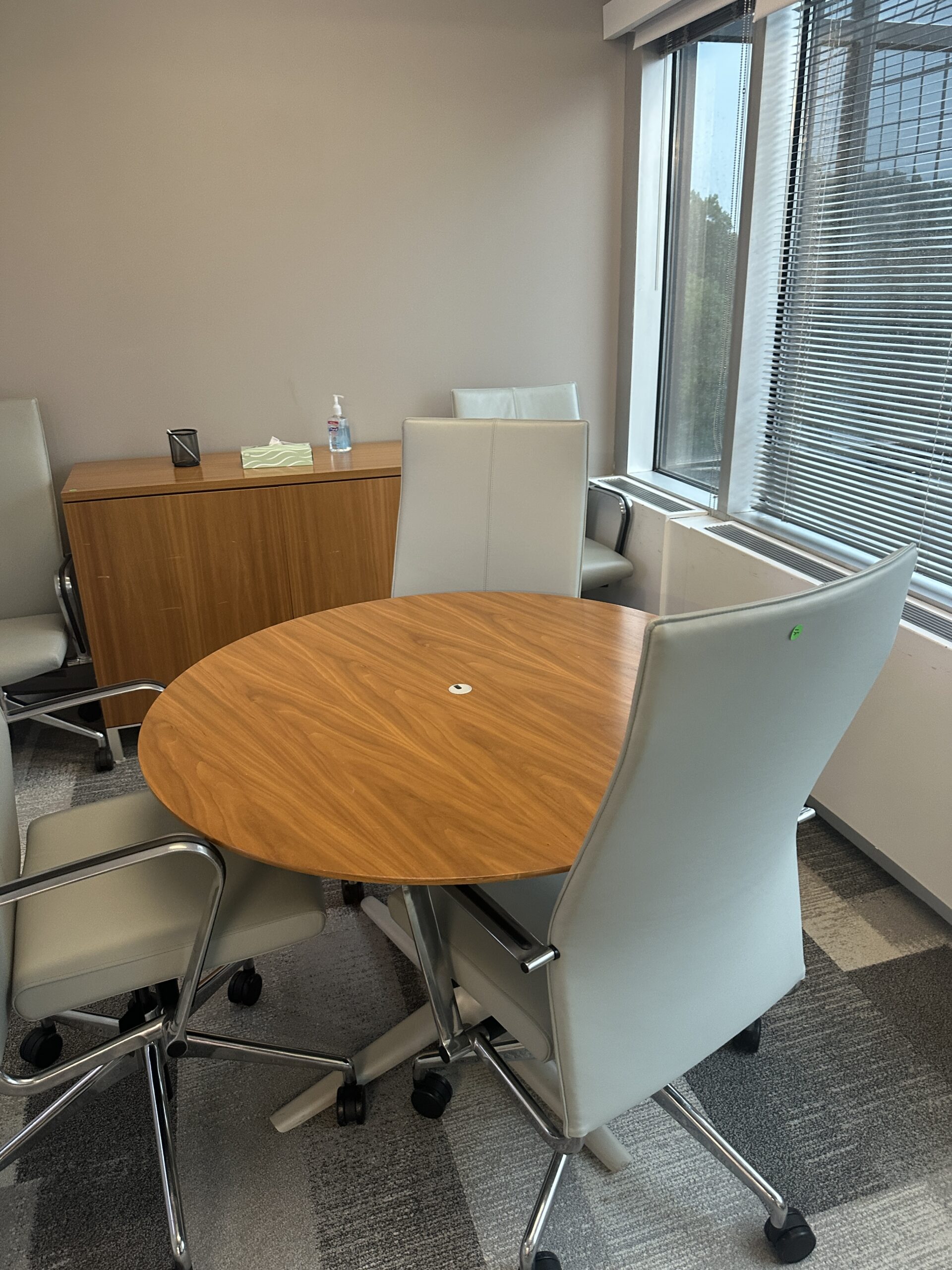 Round Red Cherry Veneer Meeting Table