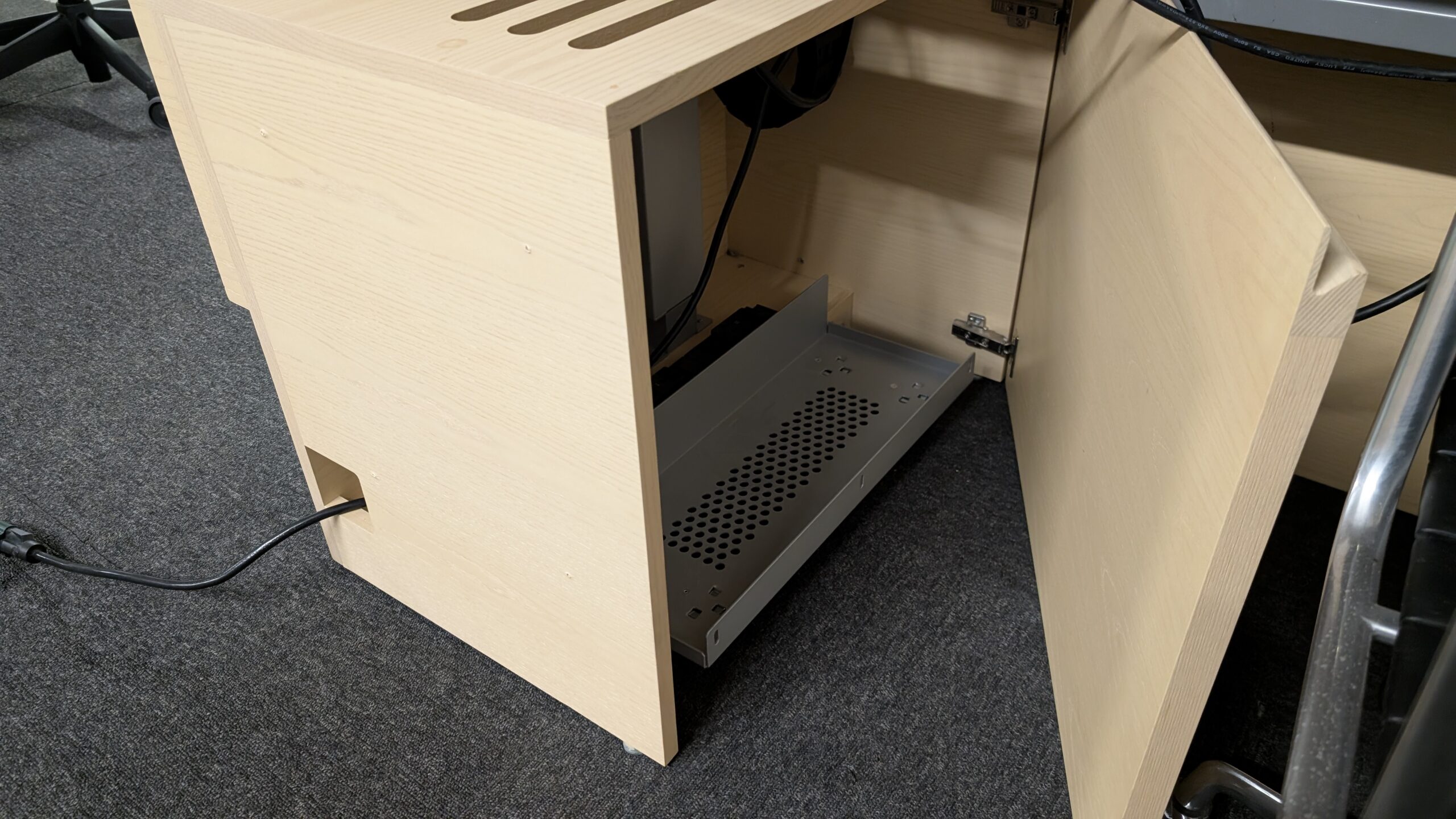 Innovant Sit-Stand Desk with Storage
